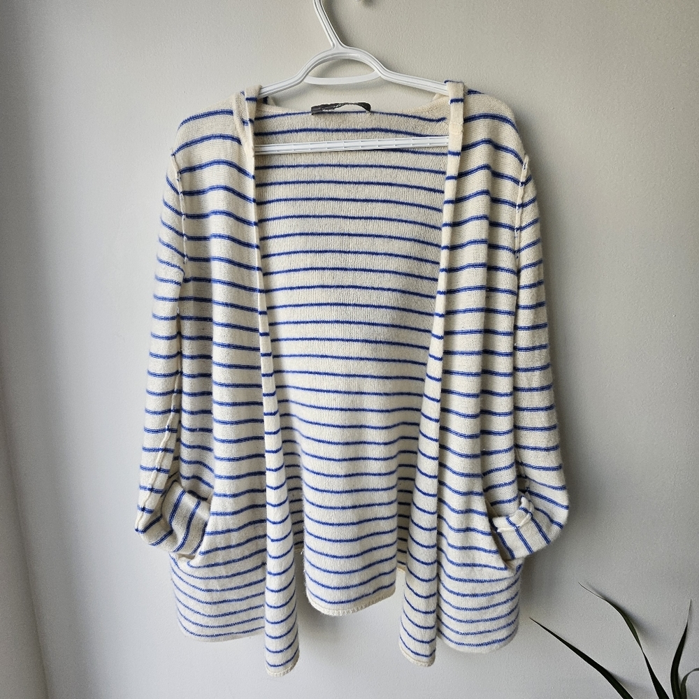 360 Cashmere Cardigan White with Blue Stripes